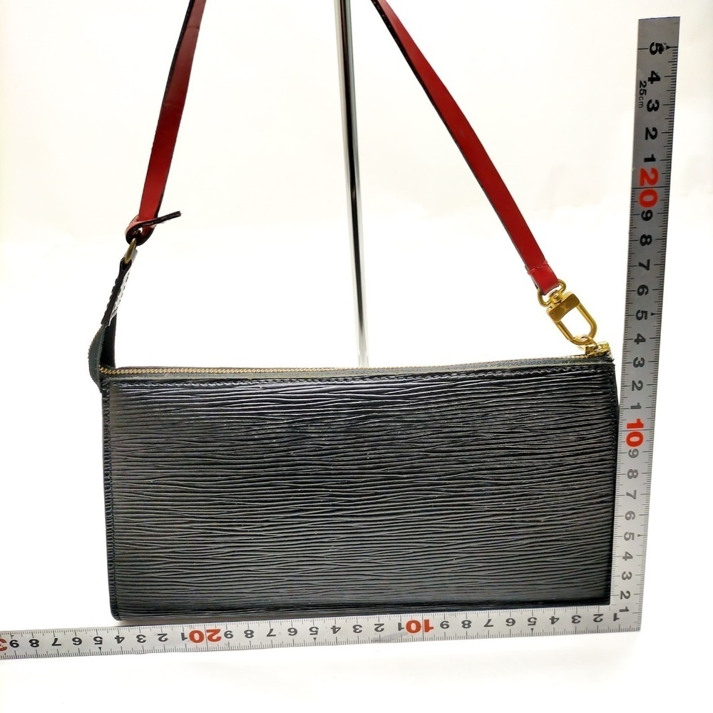 Louis Vuitton Pochette Black Epi - Picture 2 of 9